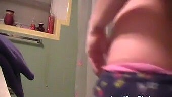 Webcam Enceinte Avec De Gros Seins Est Hilarante