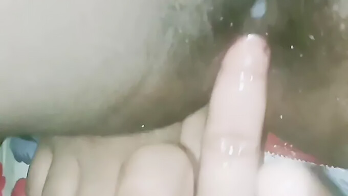 Une Jeune Fille De 18 Ans Prend Une Grosse Bite Dans Cette Vidéo Hd