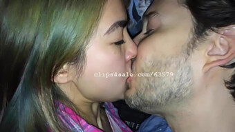 Cuplul Tânăr Sean Și Lily Se Bucură De Sex Interracial