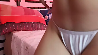 18+ Teen Masturbuje Až K Orgasmu V Tomto Horkém Videu