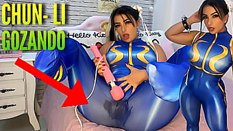 Brincadeira Com Vibrador De Chun Li Termina Em Um Orgasmo Molhado E Bagunçado