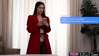 Cô Gái Trẻ (16+) Jasmine Wilde Với Vòng Một To Đùng Biểu Diễn Một Màn Trình Diễn Tuyệt Vời