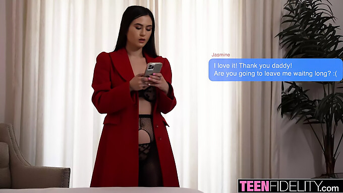 Teen (16+) Busty Jasmine Wilde Předvádí Skvělou Show