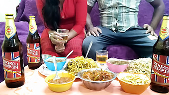 インドの妻が夫のために特別な食べ物を作り、彼に驚きのフェラチオを与える