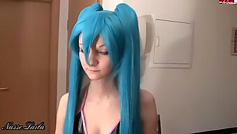 Si Cantik Cosplay Hentai Mendapat Blowjob Dan Facial Dalam Video Porno Jerman