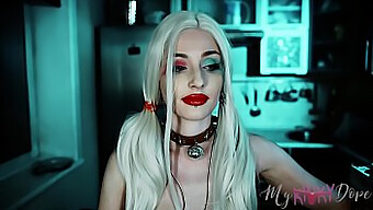 Genç Harley Quinn'In Mastürbasyon Seansı