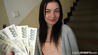 Czech Girls Godono Con Il Sesso Anale E I Pompini In Questo Fantastico Video