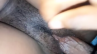 Wanita Kulit Hitam Dengan Punggung Besar Mendapat Creampie.