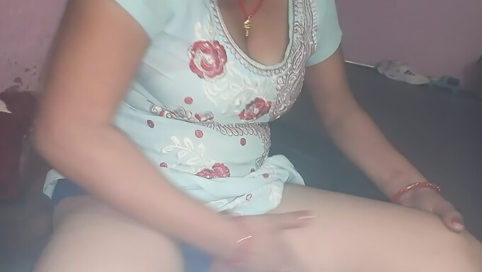 Zralá Desi Bhabhi Miluje Orální Sex