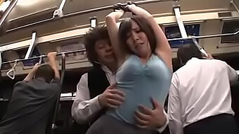 Les Chevaucheurs De Bus Japonais Deviennent Coquins Dans Cette Vidéo Chaude