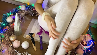 Remaja (18+) Menikmati Permainan Solo Pada Krismas