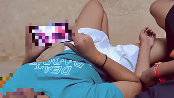 18歳以上のインドの女の子、スマンがカウガールライドを楽しみ、義兄にフェラチオをしています。