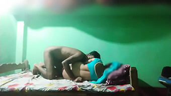 Aurora Borealis Mit Indischer Desi Bhabhi In Verstecktem Kamera-Sex