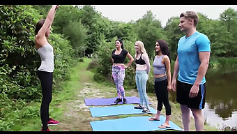 Yoga-Session Förvandlas Till Solo-Onani