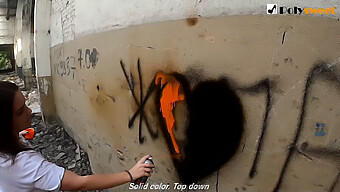 Những Cô Gái Trong Graffiti Bị Đụ Vào Miệng Và Mông