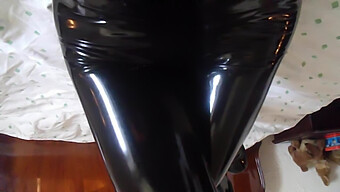 Latex-Gekleidete Masturbation: Eine Versaute Solo-Session